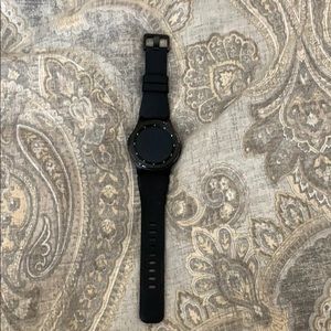 Samsung Gear S3 Frontier and wireless charging box